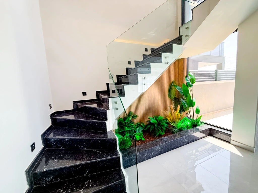 İzmir Çeşme Reisdere de Aileler İçin Uygun Tuz Havuzlu Kiralık Villa 2