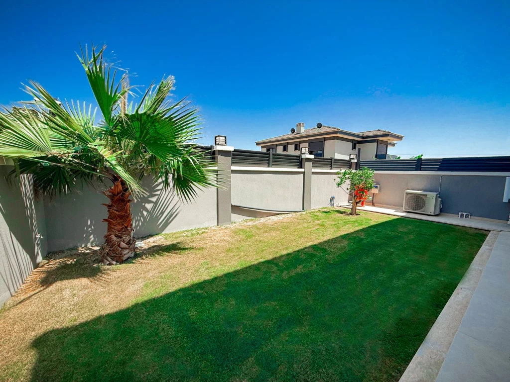 İzmir Çeşme Reisdere de Aileler İçin Uygun Tuz Havuzlu Kiralık Villa 2