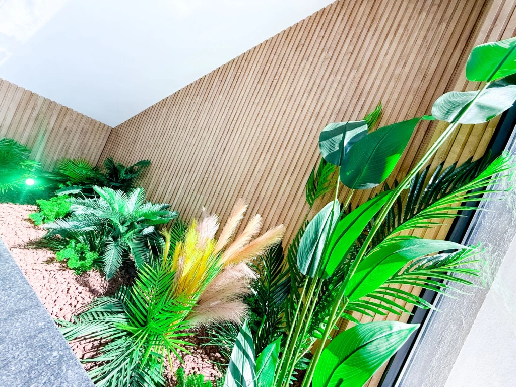 İzmir Çeşme Reisdere de Aileler İçin Uygun Tuz Havuzlu Kiralık Villa 2