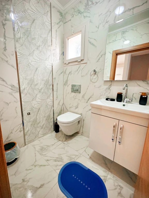 İzmir Çeşme Alaçatı da Aileler için Uygun, 4 Yatak Odalı, Havuzlu ve Şömineli Kiralık Villa