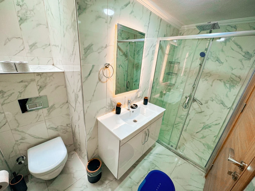 İzmir Çeşme Alaçatı da Aileler için Uygun, 4 Yatak Odalı, Havuzlu ve Şömineli Kiralık Villa