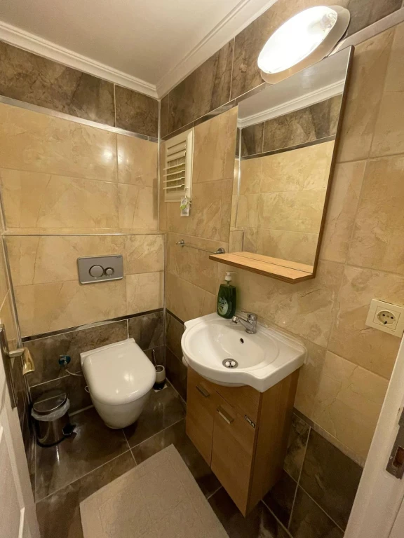 آپارتمان یالی با منظره دریا، دارای ۲ اتاق خواب، مناسب خانواده‌ها، با پارکینگ در گوزلیالی ازمیر برای اجاره