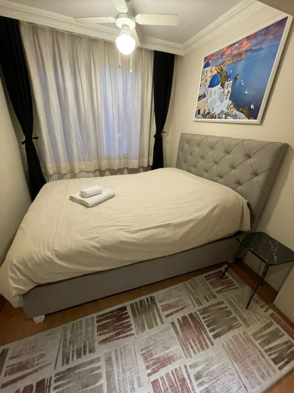 آپارتمان یالی با منظره دریا، دارای ۲ اتاق خواب، مناسب خانواده‌ها، با پارکینگ در گوزلیالی ازمیر برای اجاره