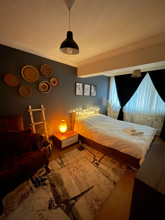 آپارتمان یالی با منظره دریا، دارای ۲ اتاق خواب، مناسب خانواده‌ها، با پارکینگ در گوزلیالی ازمیر برای اجاره