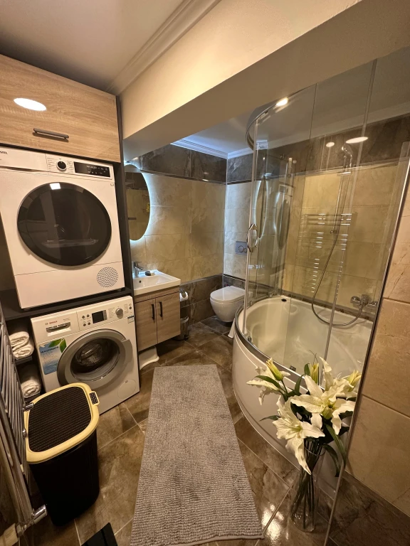 آپارتمان یالی با منظره دریا، دارای ۲ اتاق خواب، مناسب خانواده‌ها، با پارکینگ در گوزلیالی ازمیر برای اجاره