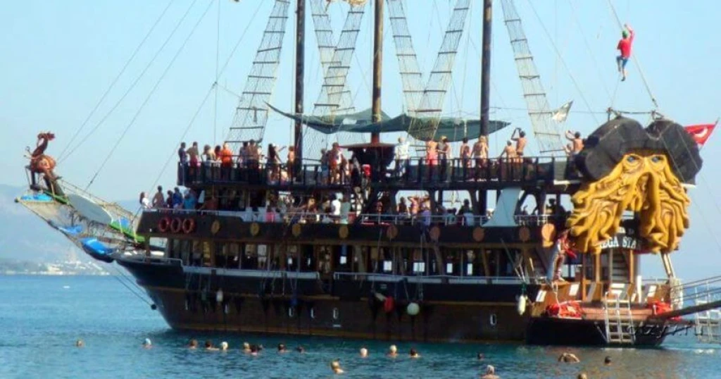Antalya Çıkışlı Kemer Korsan Tekne Turu | Köpük Partili & Animasyonlu