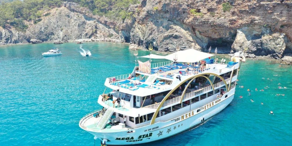 Antalya Kemer MegaStar Tekne Turu | Köpük Partili Korsan Eğlencesi