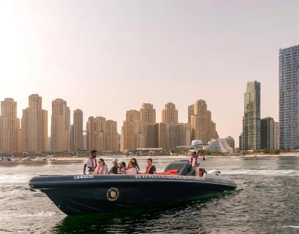 Black Boat Tour – 60mins