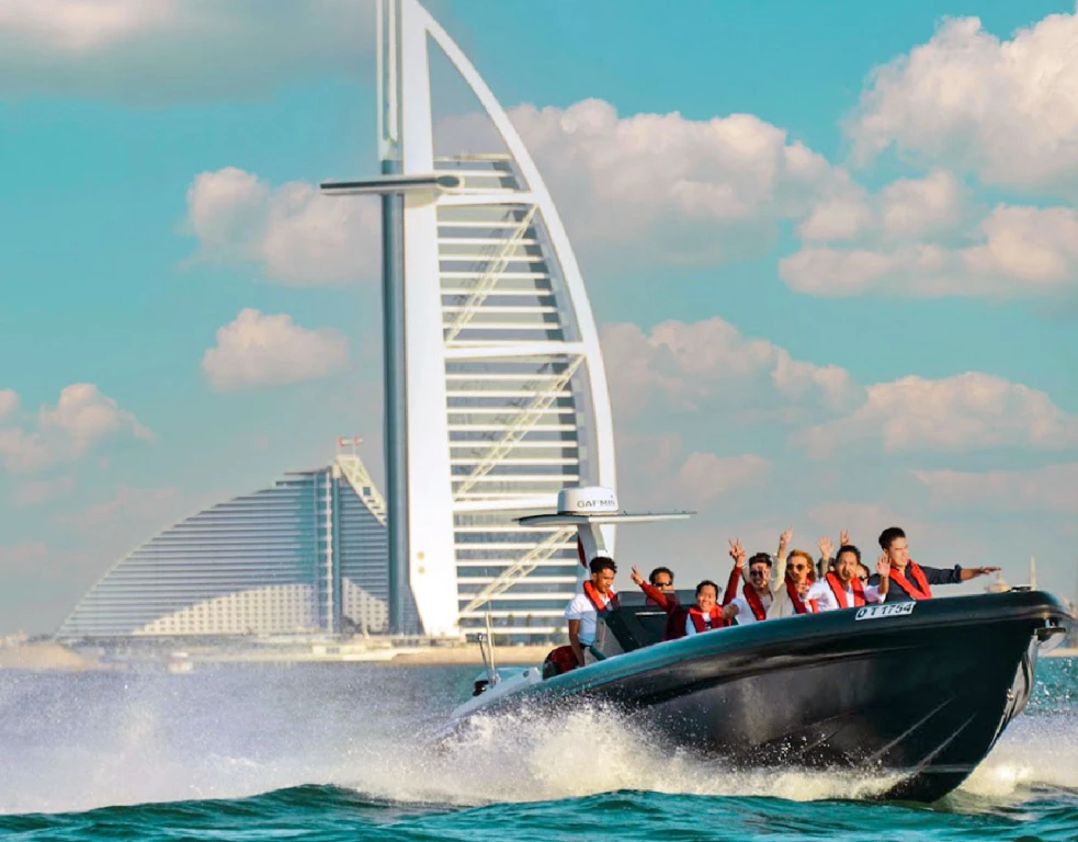 Black Boat Tour – 60mins