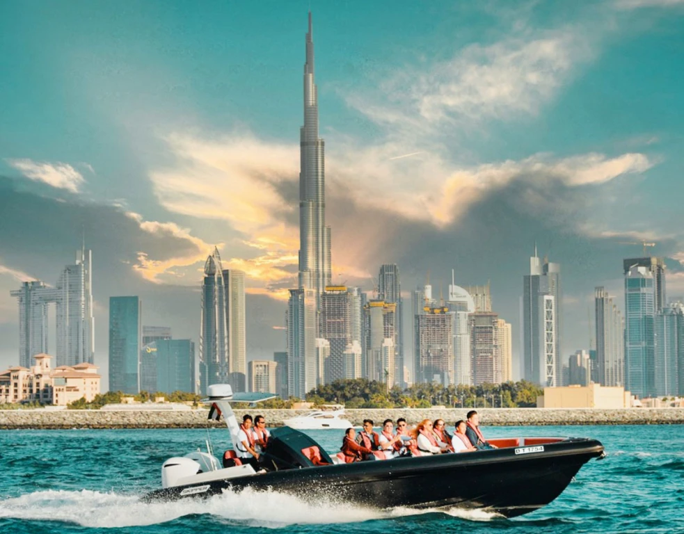 Black Boat Tour – 60mins