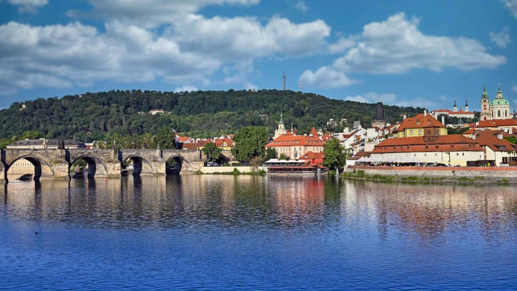 Bohemya'nın Işıltısı Prag Turu 2 Gece Ajet Havayolları İle