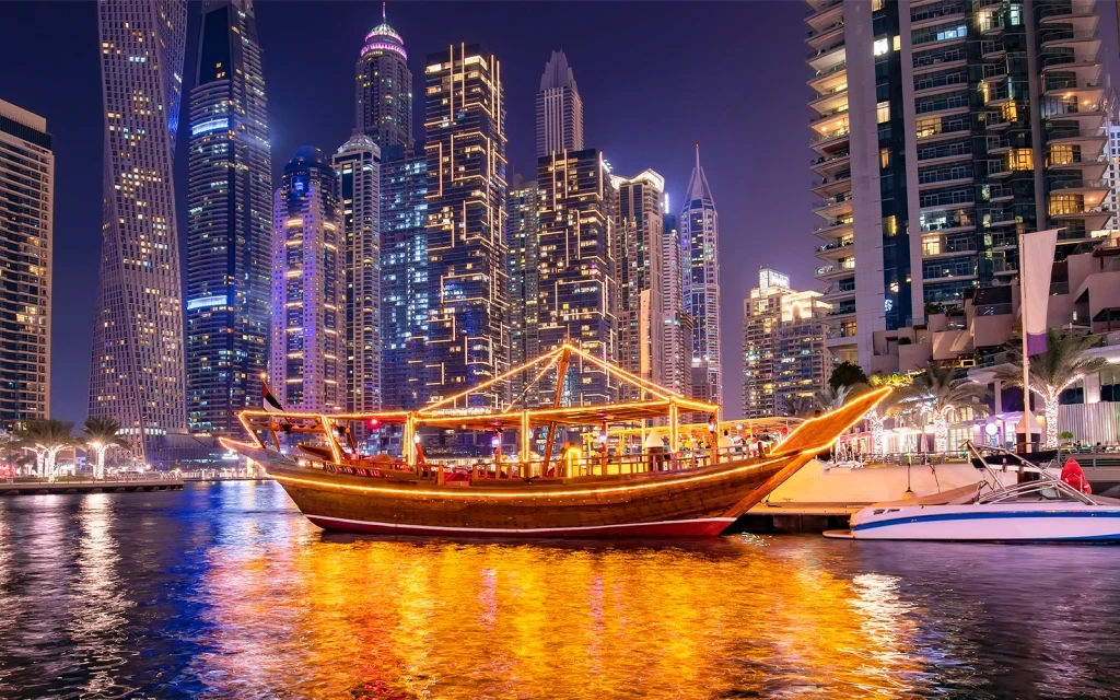Dubai Dinner Cruise | Marina & Creek’te Akşam Yemeği Tekne Turu