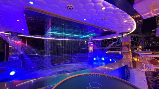 Lotus Mega Yacht – Croazieră standard pentru cină | Tur de lux cu iahtul în Dubai