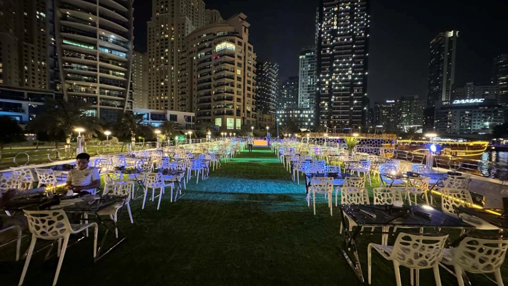 Lotus Royale – Standard Dinner Cruise | Dubai Lüks Yat Turu