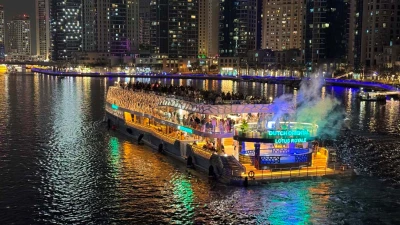 Lotus Royale – Standard Dinner Cruise | Dubai Lüks Yat Turu