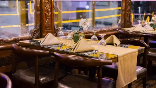 Cruise cu Dhow Alexandra în Dubai Marina | Tur cu cină pe barcă