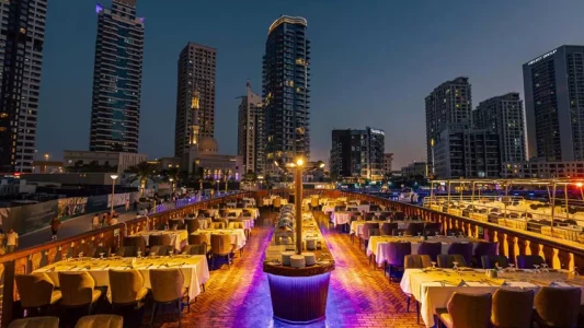Cruise cu Dhow Alexandra în Dubai Marina | Tur cu cină pe barcă
