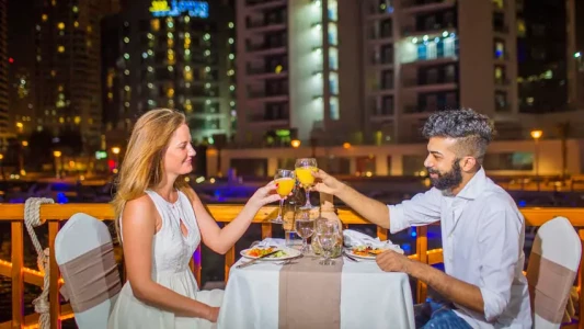 Cruise cu Dhow Alexandra în Dubai Marina | Tur cu cină pe barcă
