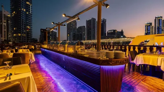 Cruise cu Dhow Alexandra în Dubai Marina | Tur cu cină pe barcă