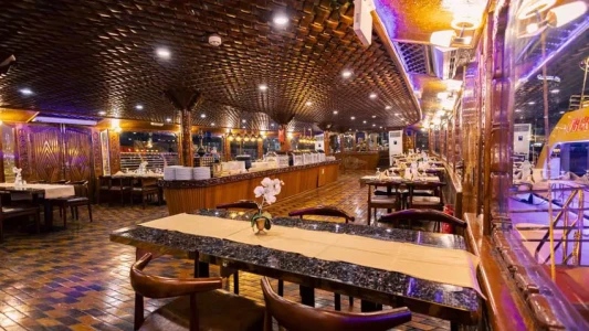 Cruise cu Dhow Alexandra în Dubai Marina | Tur cu cină pe barcă