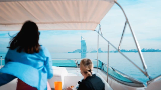 Luks čarter broda sa doručkom ili roštiljem uključeno | Dubai Marina