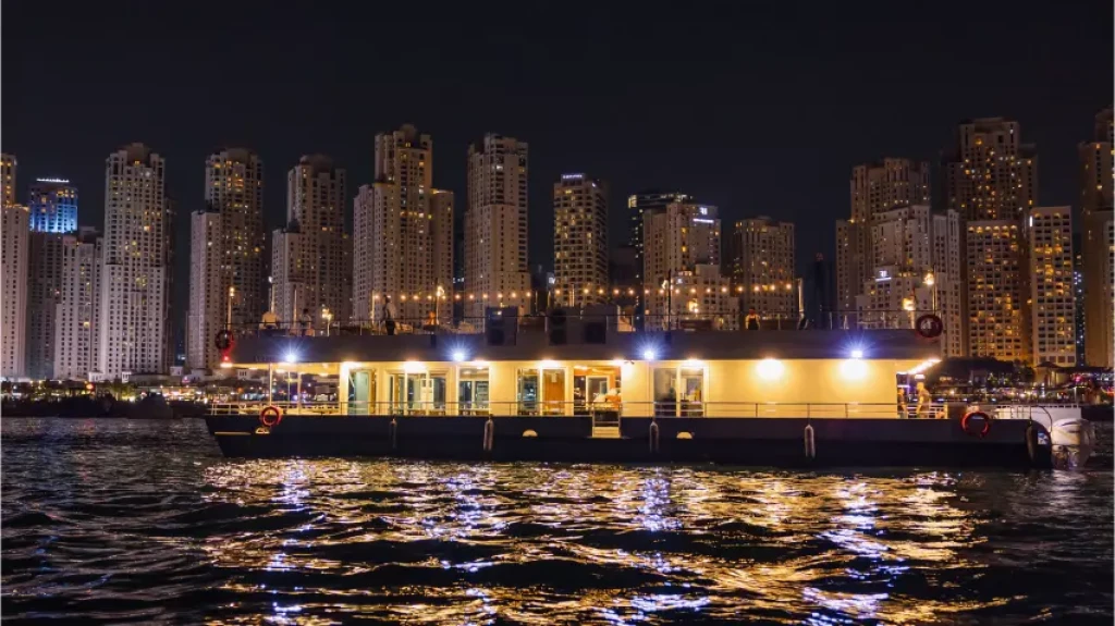 Alexandra Sea Lounge Dubai Marina | Deniz Üzerinde Lounge & Dinner Cruise