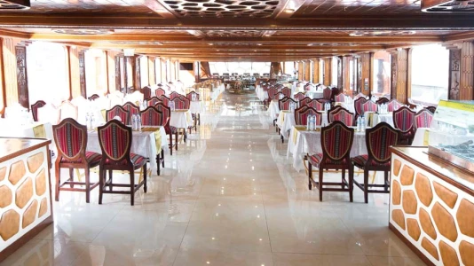 Cruise-ul Ocean Empress – Pachet Standard | Cină cu barca la Dubai Marina