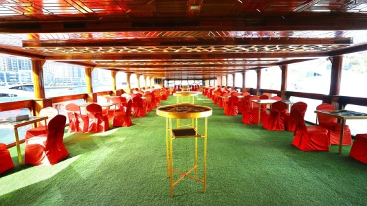 Cruise-ul Ocean Empress – Pachet Standard | Cină cu barca la Dubai Marina