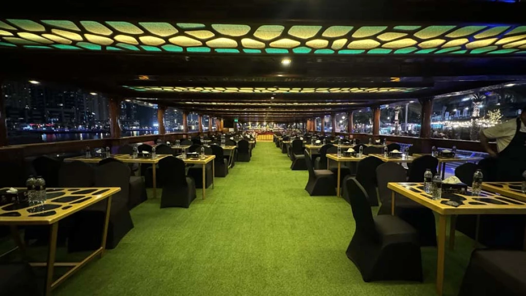 Ocean Empress Cruise – Standart Paket | Dubai Marina Akşam Yemeği Tekne Turu