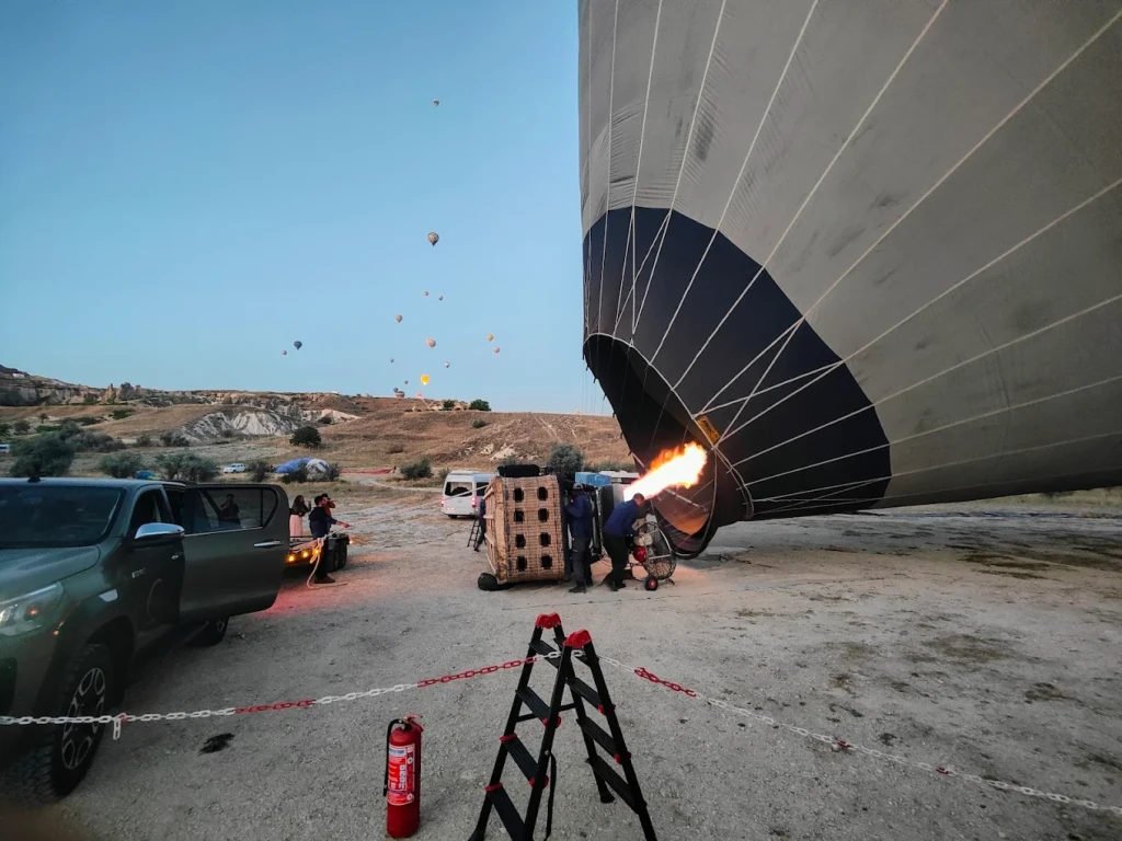 Pakovanje balona u vazduhu u Kapadokiji + Crvena tura (1 dan)