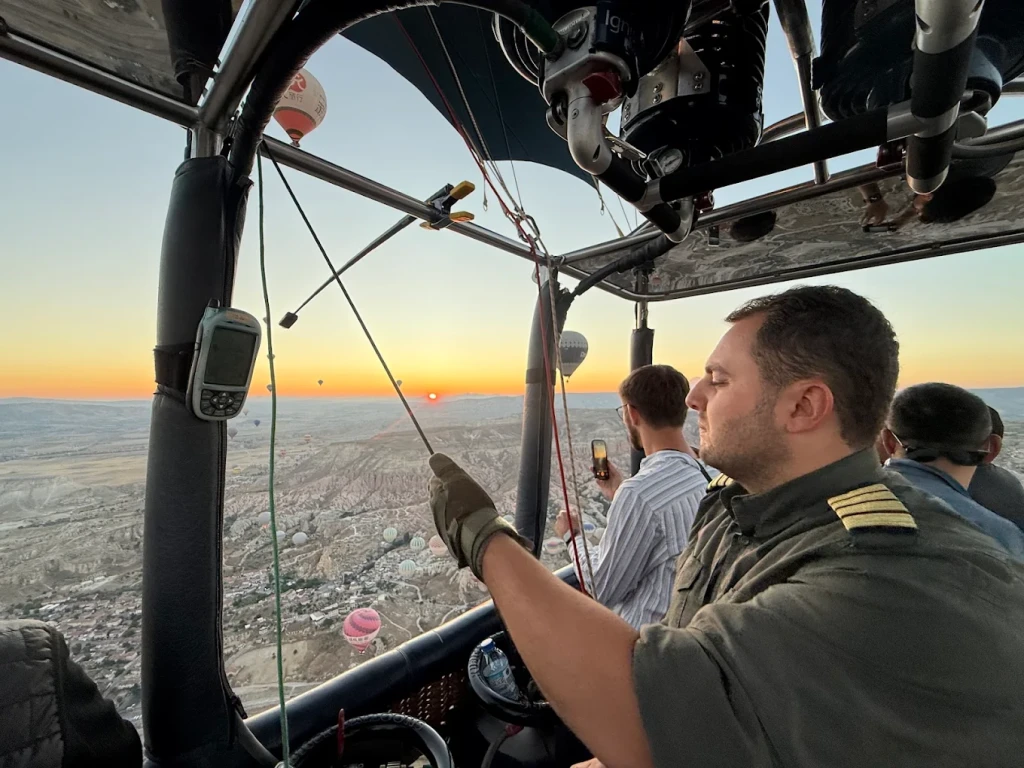 Pakovanje balona u vazduhu u Kapadokiji + Crvena tura (1 dan)