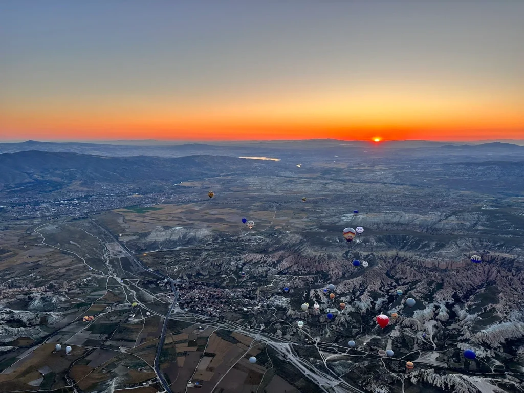 Pakovanje balona u vazduhu u Kapadokiji + Crvena tura (1 dan)
