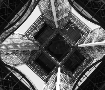 "Бенелюкс та Париж та Амстердам Тур (з Меца та Брюгге) – вихід з Адани"