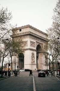 "Бенелюкс та Париж та Амстердам Тур (з Меца та Брюгге) – вихід з Адани"