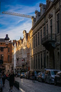 "Бенелюкс та Париж та Амстердам Тур (з Меца та Брюгге) – вихід з Адани"