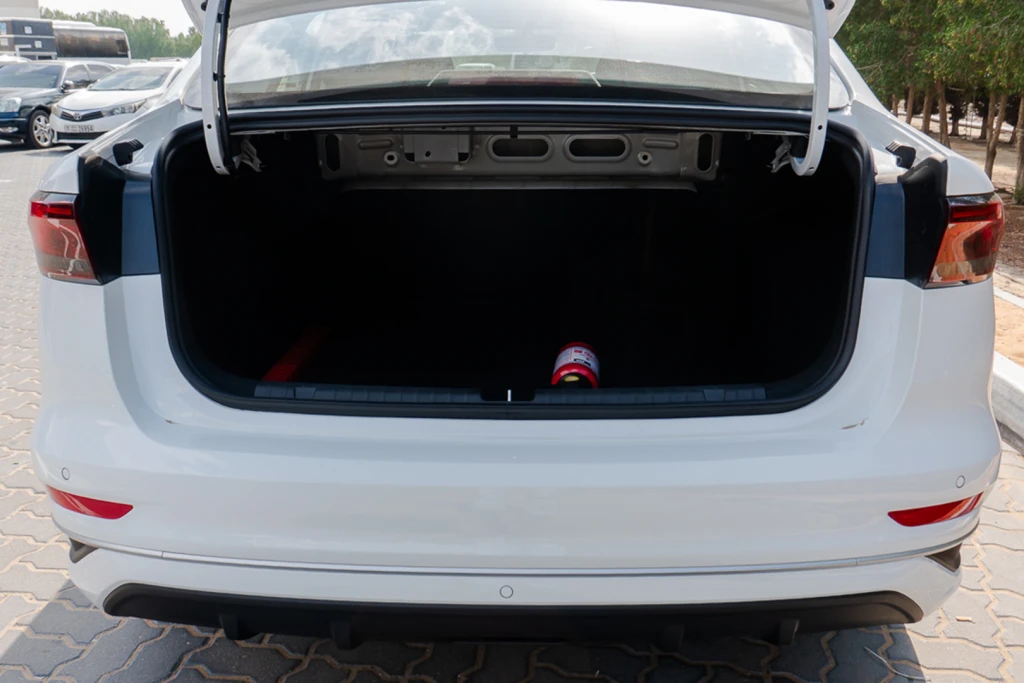 إيجار سيارة جيلي إمجراند دبي | 99 درهم يوميًا بدون إيداع