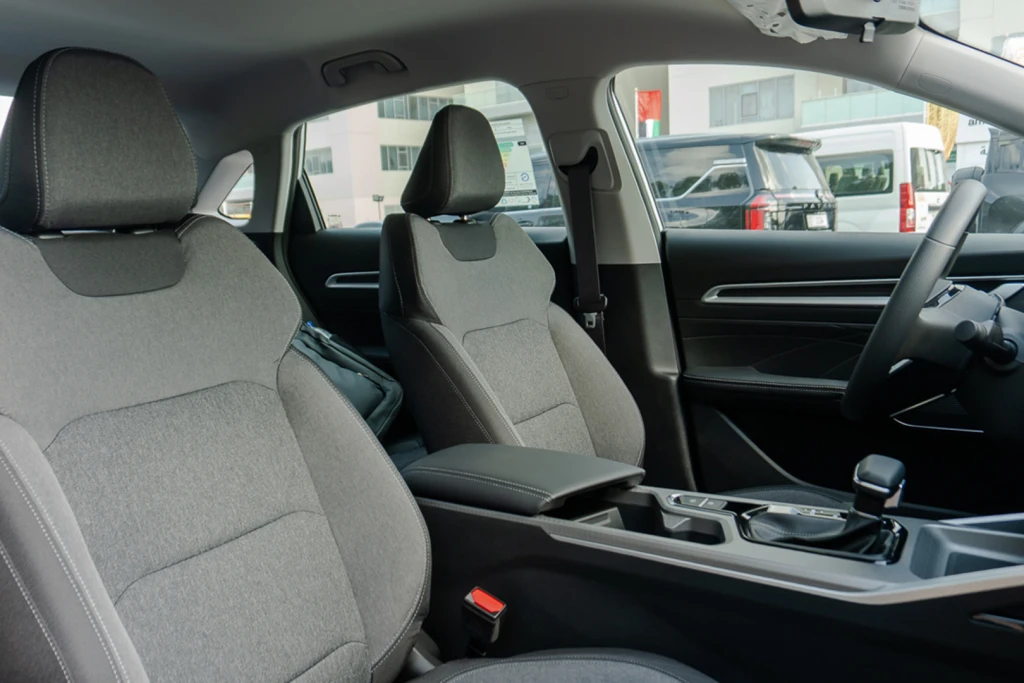 إيجار سيارة جيلي إمجراند دبي | 99 درهم يوميًا بدون إيداع