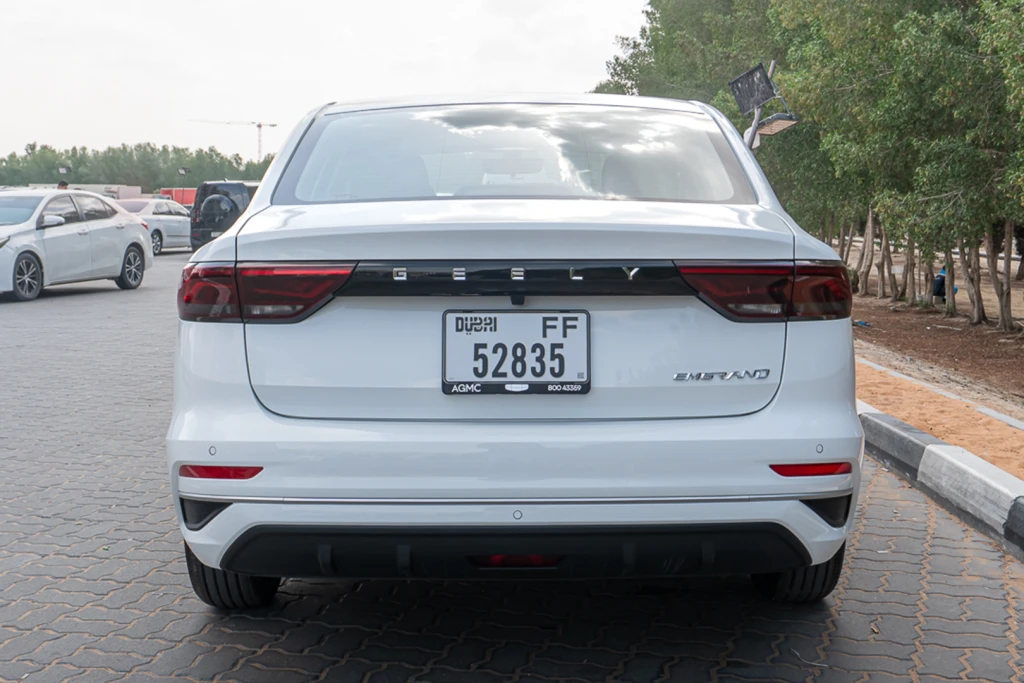 إيجار سيارة جيلي إمجراند دبي | 99 درهم يوميًا بدون إيداع