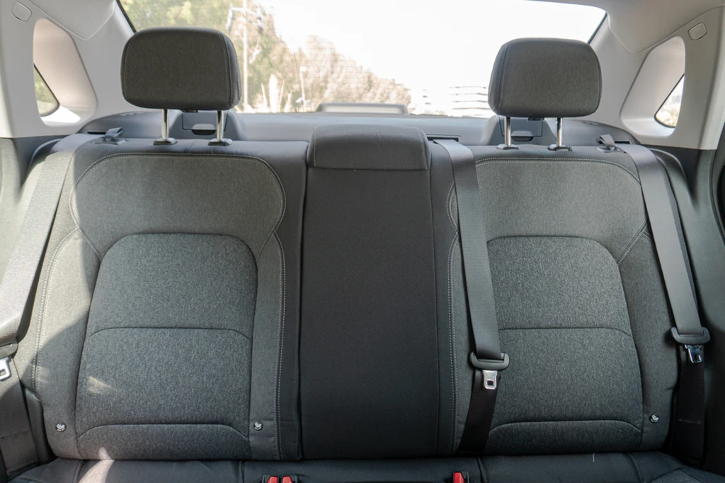 إيجار سيارة جيلي إمجراند دبي | 99 درهم يوميًا بدون إيداع