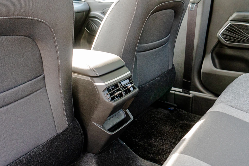 إيجار سيارة جيلي إمجراند دبي | 99 درهم يوميًا بدون إيداع