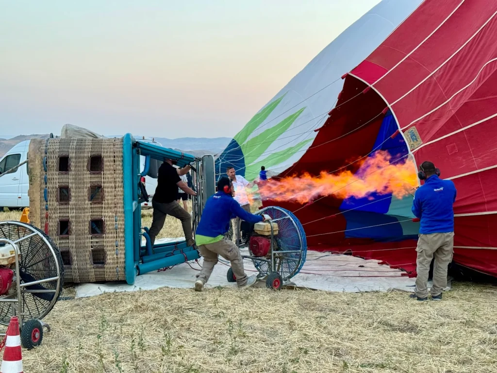 गोरेमे गर्म हवा के गुब्बारे की सवारी
