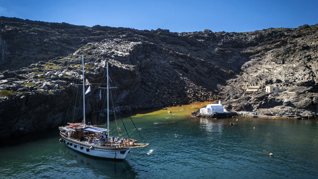 Greek Island Explorer Tour : 7 Days Athens, Santorini & Mykonos