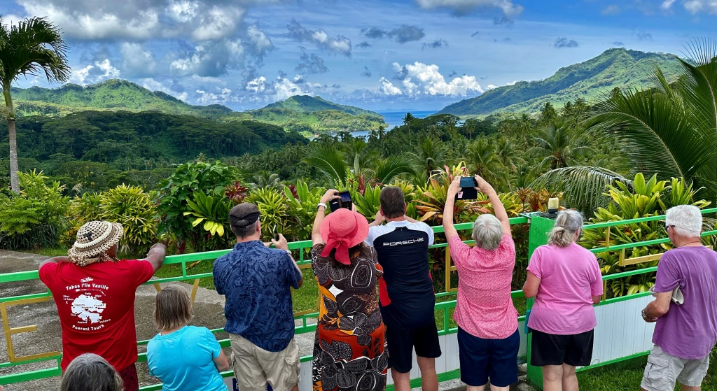 Tahiti 11-Nights Cruise | Small Ship Cruises in French Polynesia