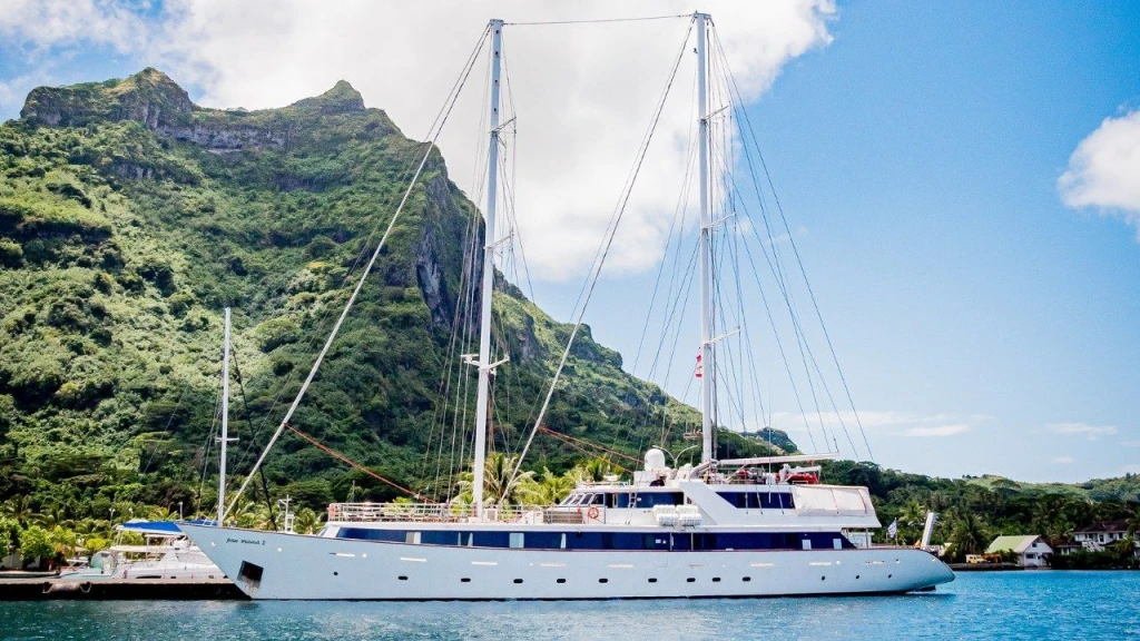 Tahiti 11-Nights Cruise | Small Ship Cruises in French Polynesia
