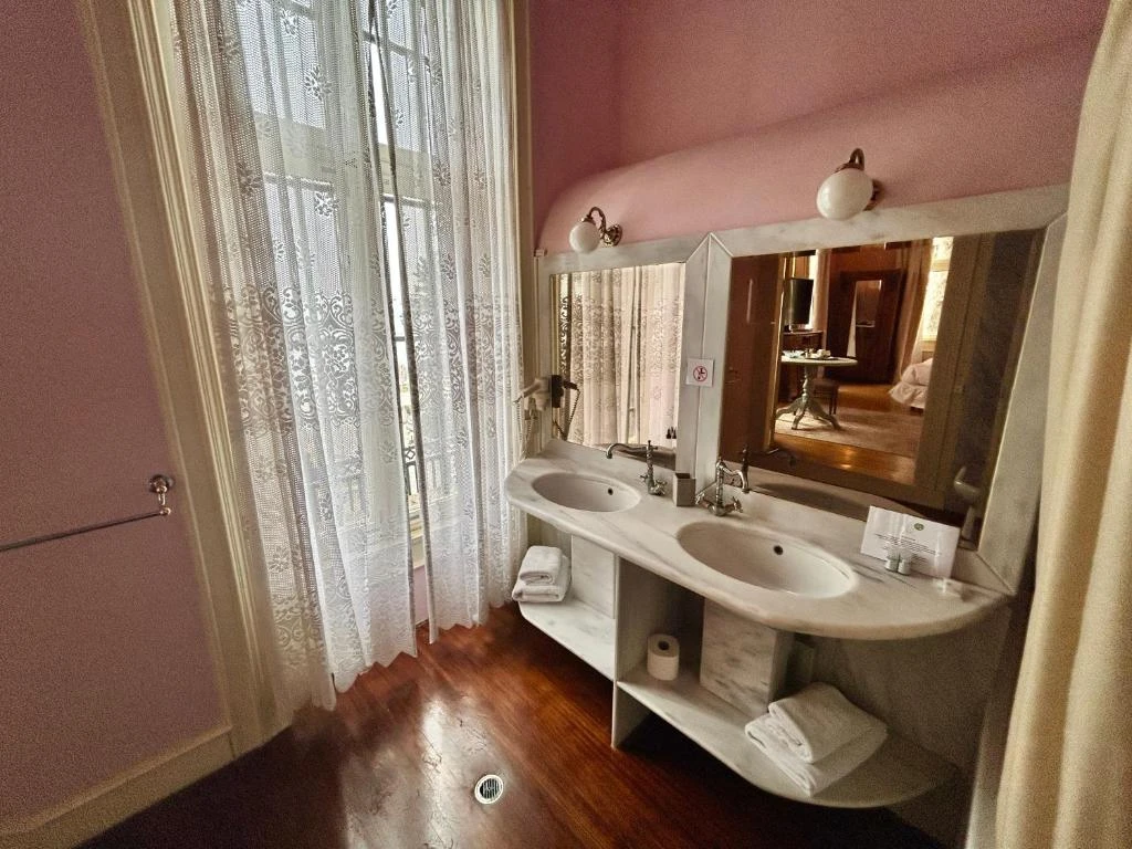 Loriet Hotel
