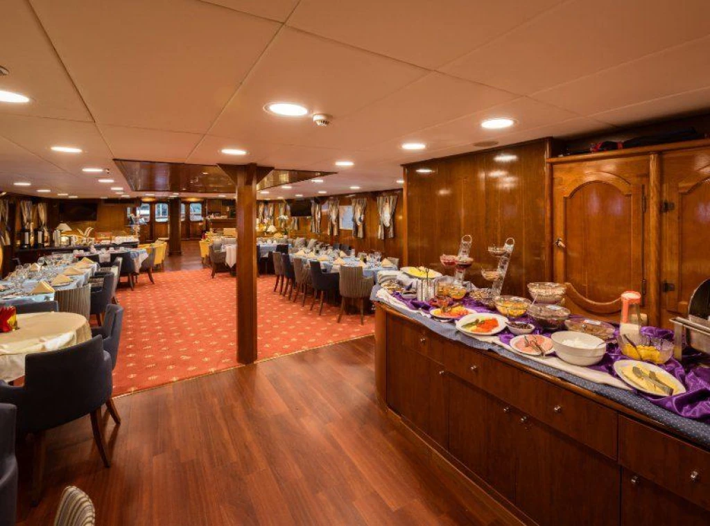 'Cyclades'in İncileri Gemisi: Zamansız Bir Yunan Adası Macerası'