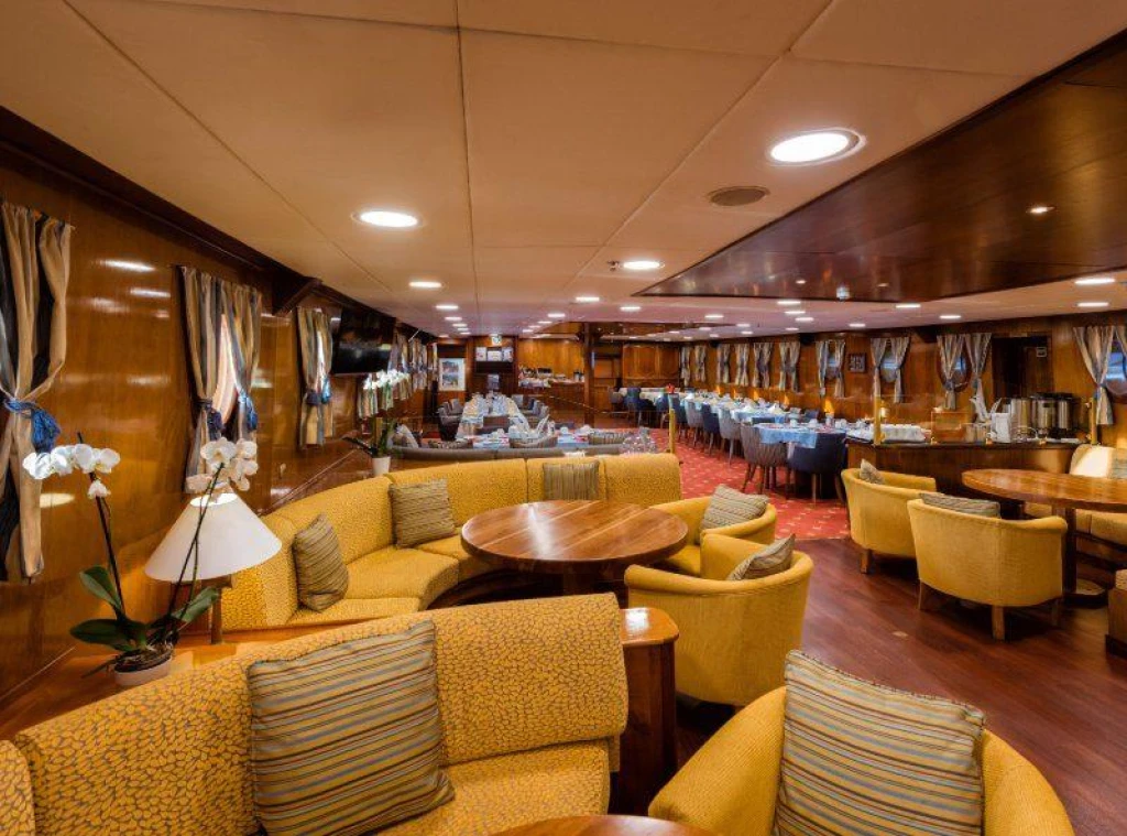 'Cyclades'in İncileri Gemisi: Zamansız Bir Yunan Adası Macerası'