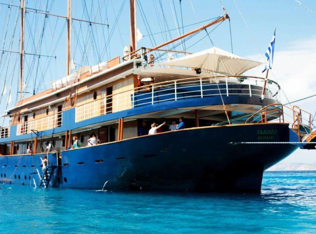 'Cyclades'in İncileri Gemisi: Zamansız Bir Yunan Adası Macerası'