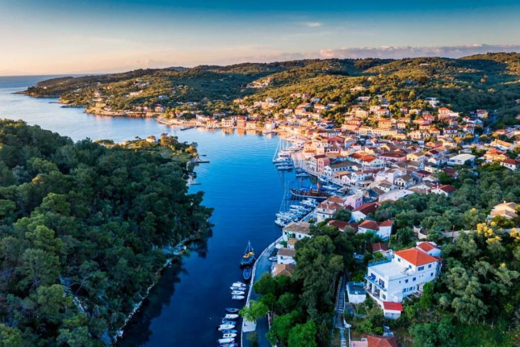 Круиз по классической Греции: Приключение с островами