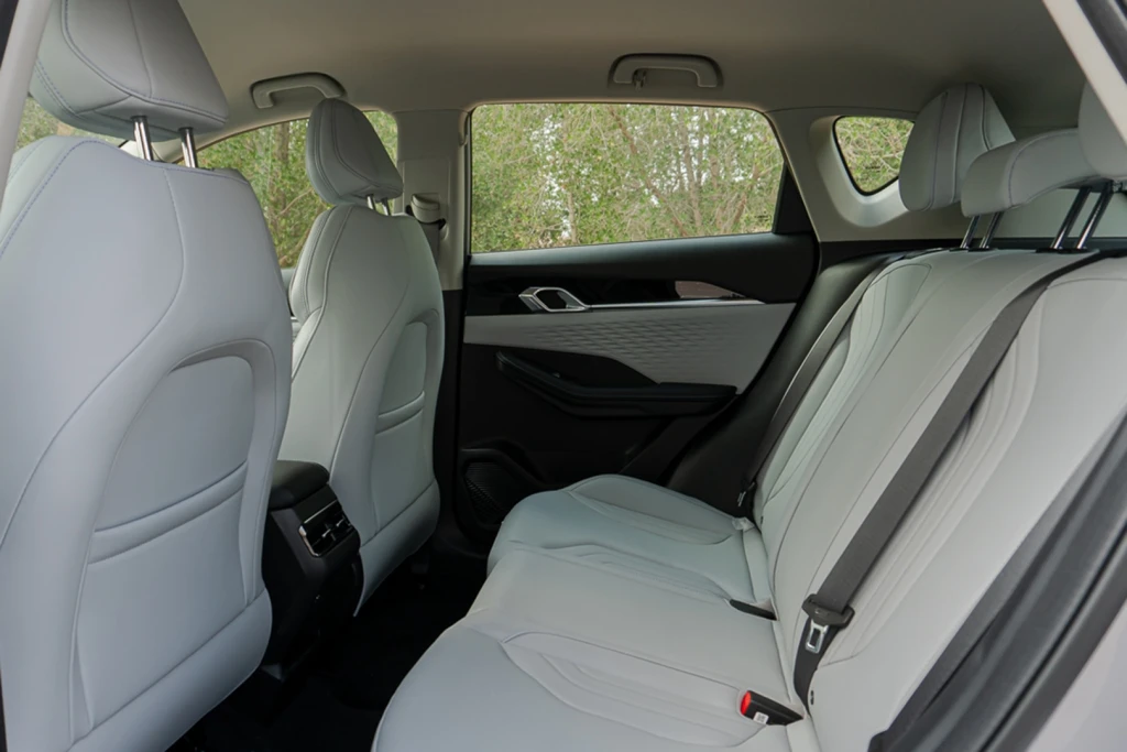 Noleggio auto Geely CoolRay Dubai | 129aed al giorno *NESSUN DEPOSITO